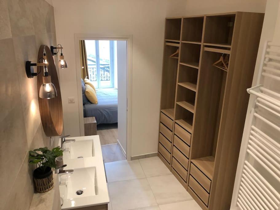 Appartement T3 Hippocrate 106 M2 Centre-Ville Appartement *